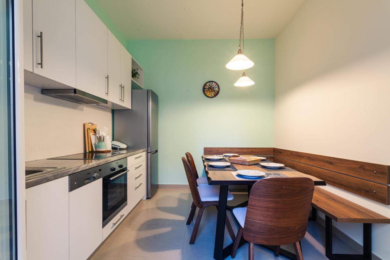 Upscale Modern Escape In The Historic Center Apartment Kalamata Exterior photo